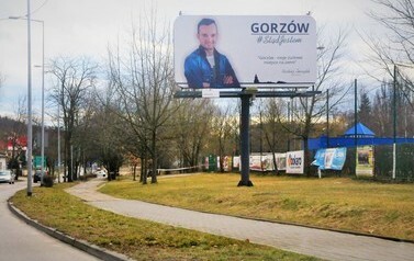 Bartosz Zmarzlik na billboardzie
