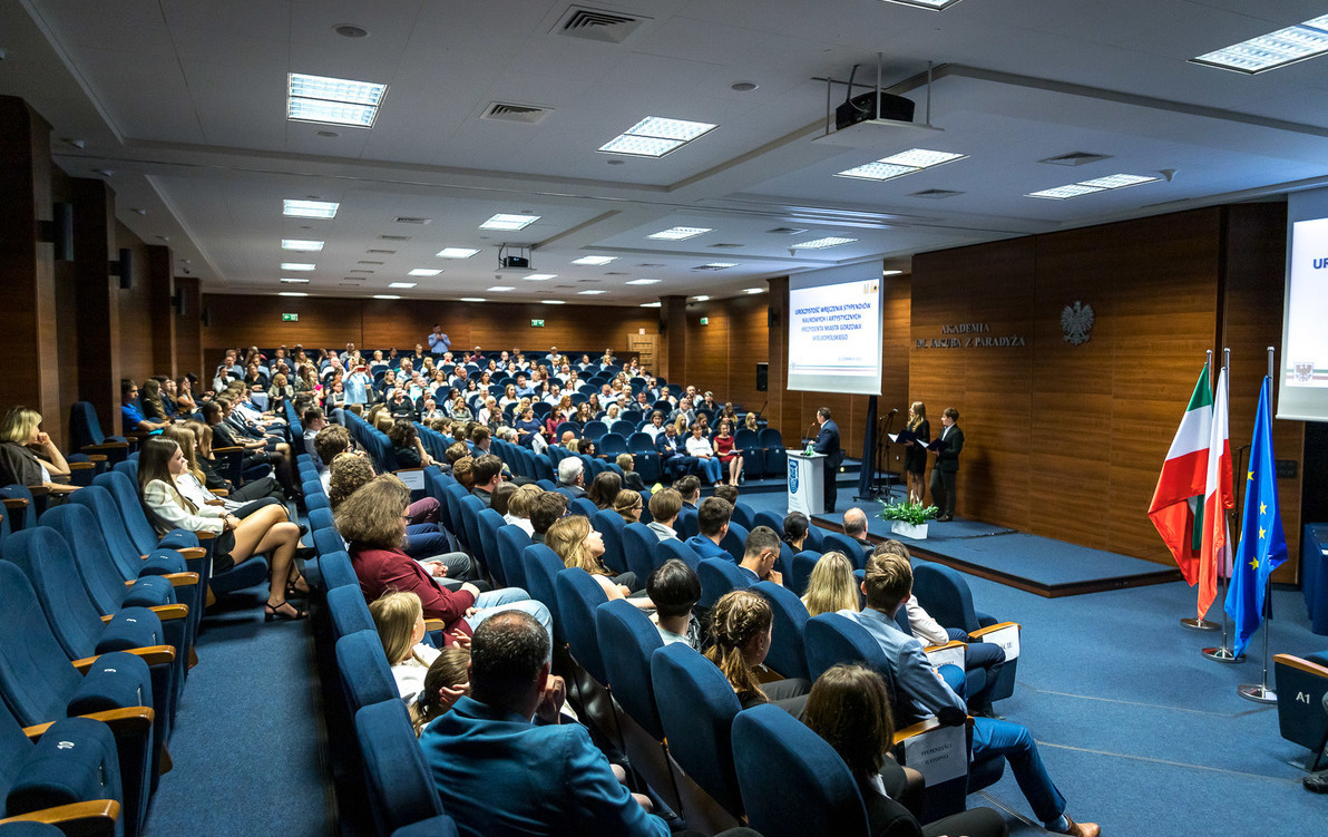 Zdjęcie do Zdolni uczniowie z prezydenckim stypendium 