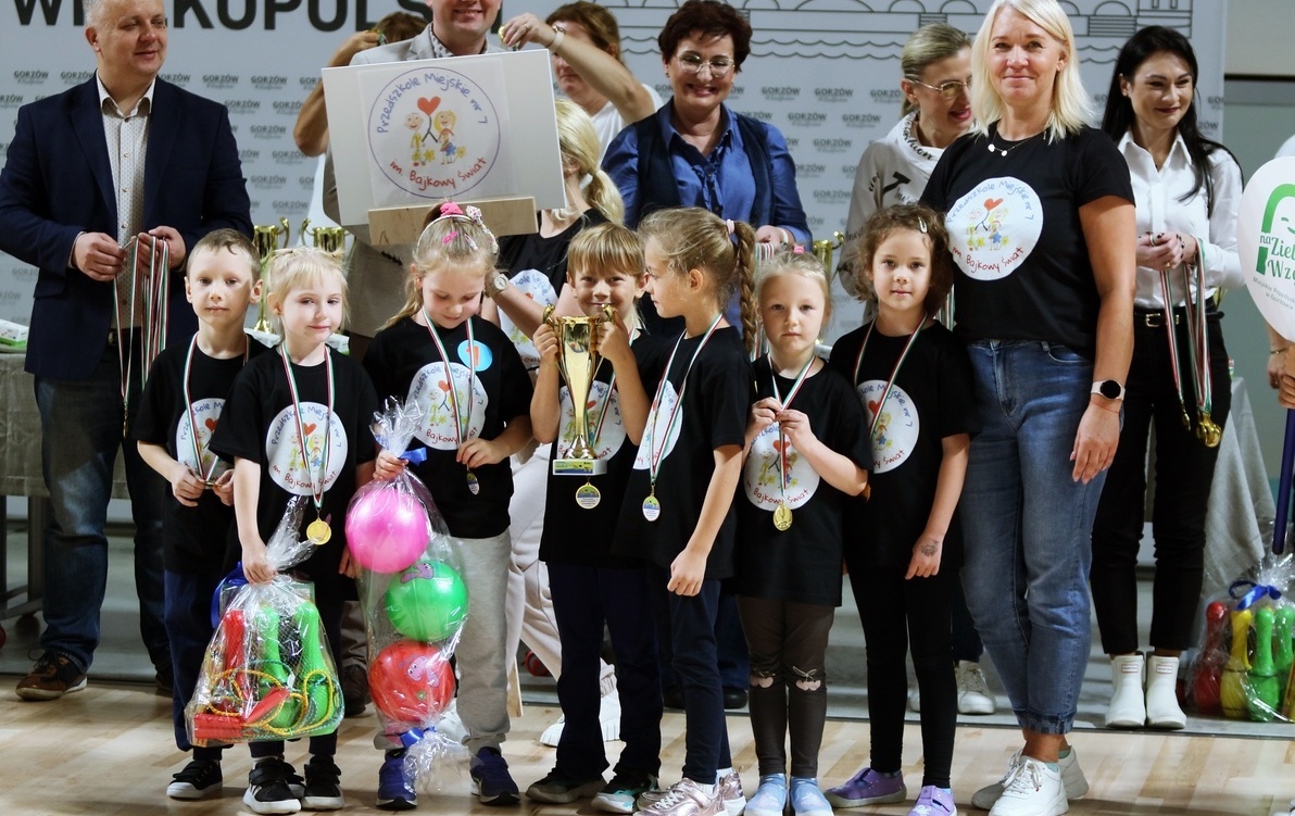 Zdjęcie do Dwustu mistrz&oacute;w radości