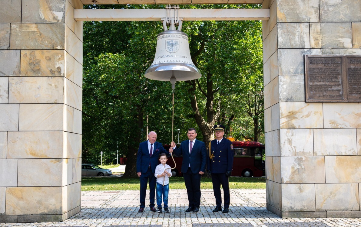 Zdjęcie do Urodzinowe uderzenie w Dzwon Pokoju 