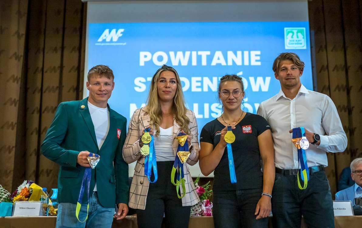 Zdjęcie do Powitanie kajakarskich medalist&oacute;w