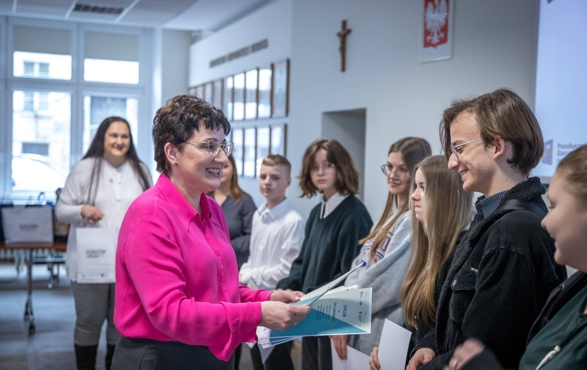Zdjęcie do Nagrody dla najaktywniejszych &oacute;smoklasist&oacute;w