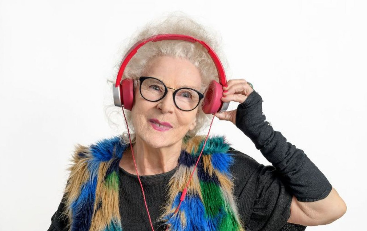 Zdjęcie do Zagra niezwykła DJ-ka