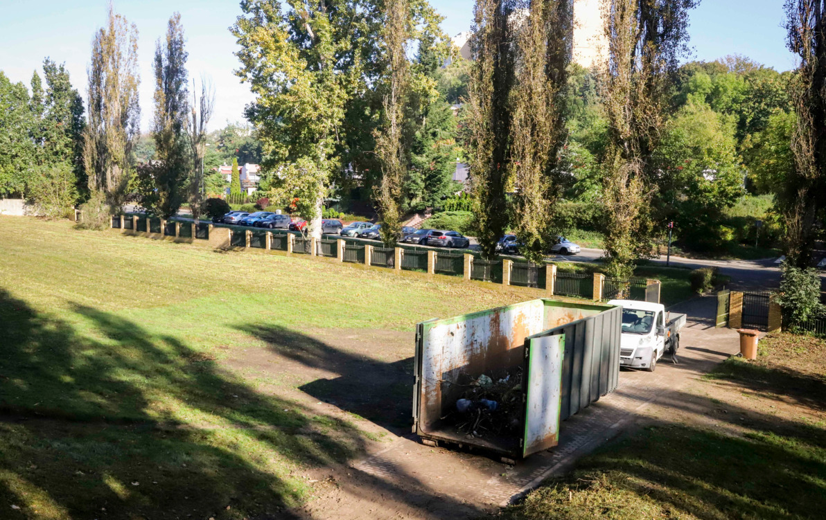 Zdjęcie do Miasto porządkuje cmentarz Świętokrzyski