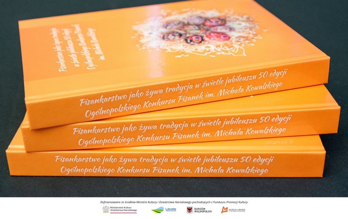 Zdjęcie do Unikatowa publikacja o pisankach