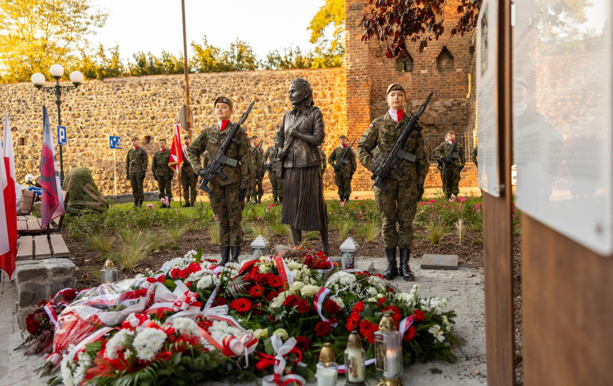 Zdjęcie do Pamięć o &bdquo;Ince&rdquo; &ndash; odsłonięto pomnik Danuty Siedzik&oacute;wny