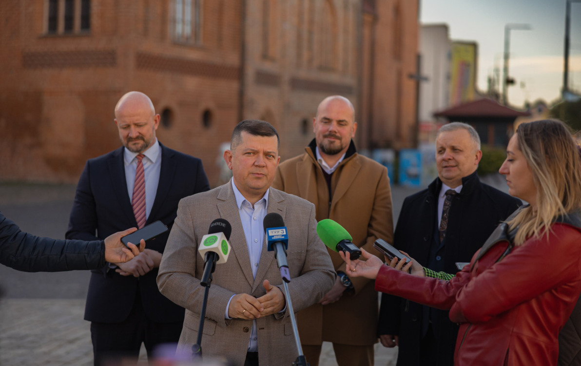 Zdjęcie do 500 tys. na naprawę zegara na katedralnej wieży