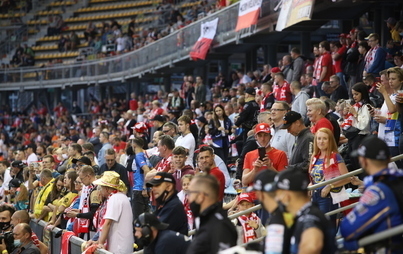 Zdjęcie do Kibice wracają na stadiony