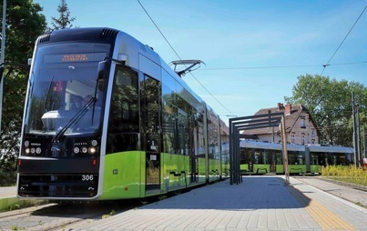 Zdjęcie do PESA sp&oacute;źni się z tramwajami