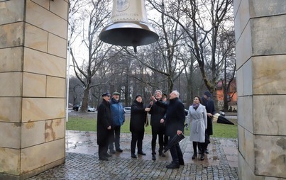Zdjęcie do Zabrzmiał Dzwon Pokoju