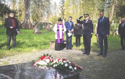 Zdjęcie do Hołd ofiarom wojny