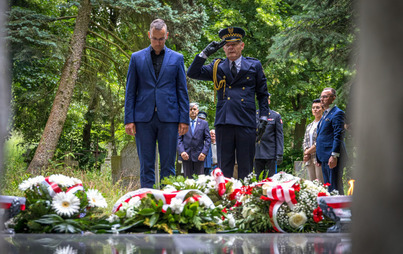 Zdjęcie do Hołd ofiarom nazist&oacute;w
