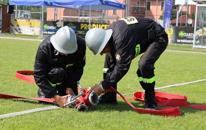 Zdjęcie do Strażacy na stadionie lekkoatletycznym