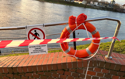 Zdjęcie do Zakaz wstępu na dolne tarasy