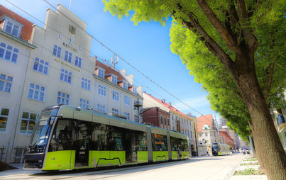 Zdjęcie do Jubileuszowy korow&oacute;d tramwaj&oacute;w