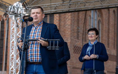 Zdjęcie do Seniorzy odebrali klucze