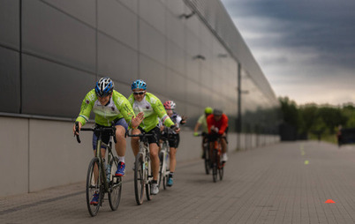 Zdjęcie do Ponad 4400 kilometr&oacute;w podczas 12-godzinnego maratonu BIG