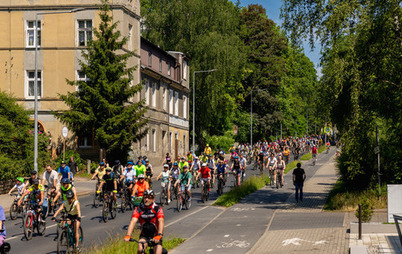 Zdjęcie do Rower potrafi łączyć pokolenia