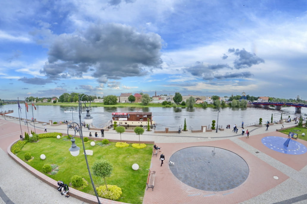 bulwar nad rzeką 
